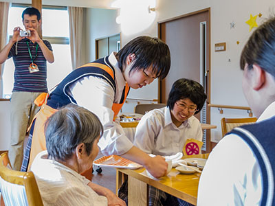 オレンジカフェでボランティア
